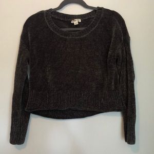 Short velvet sweater